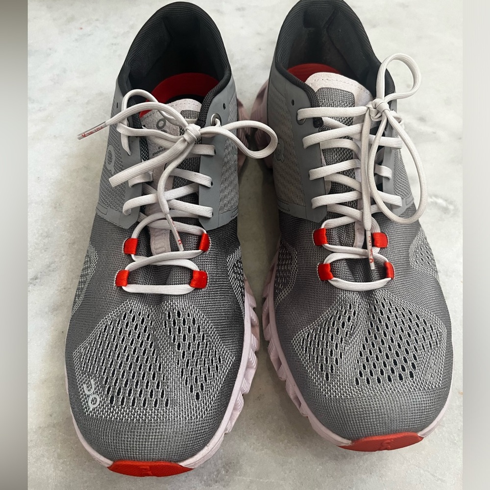 Women On Clouds size 8.5 tennis shoes
